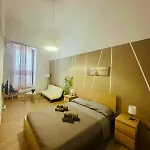 House Valpie Avola
