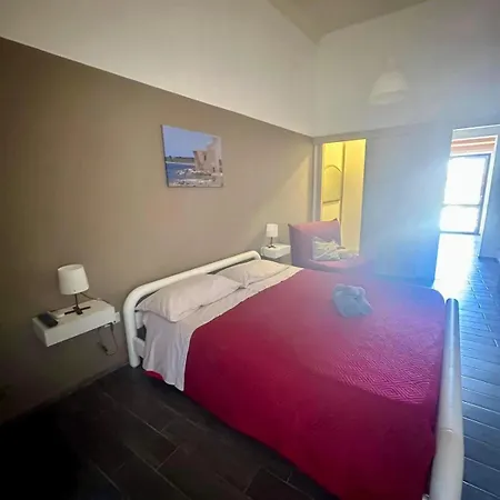 House Valpie * Avola